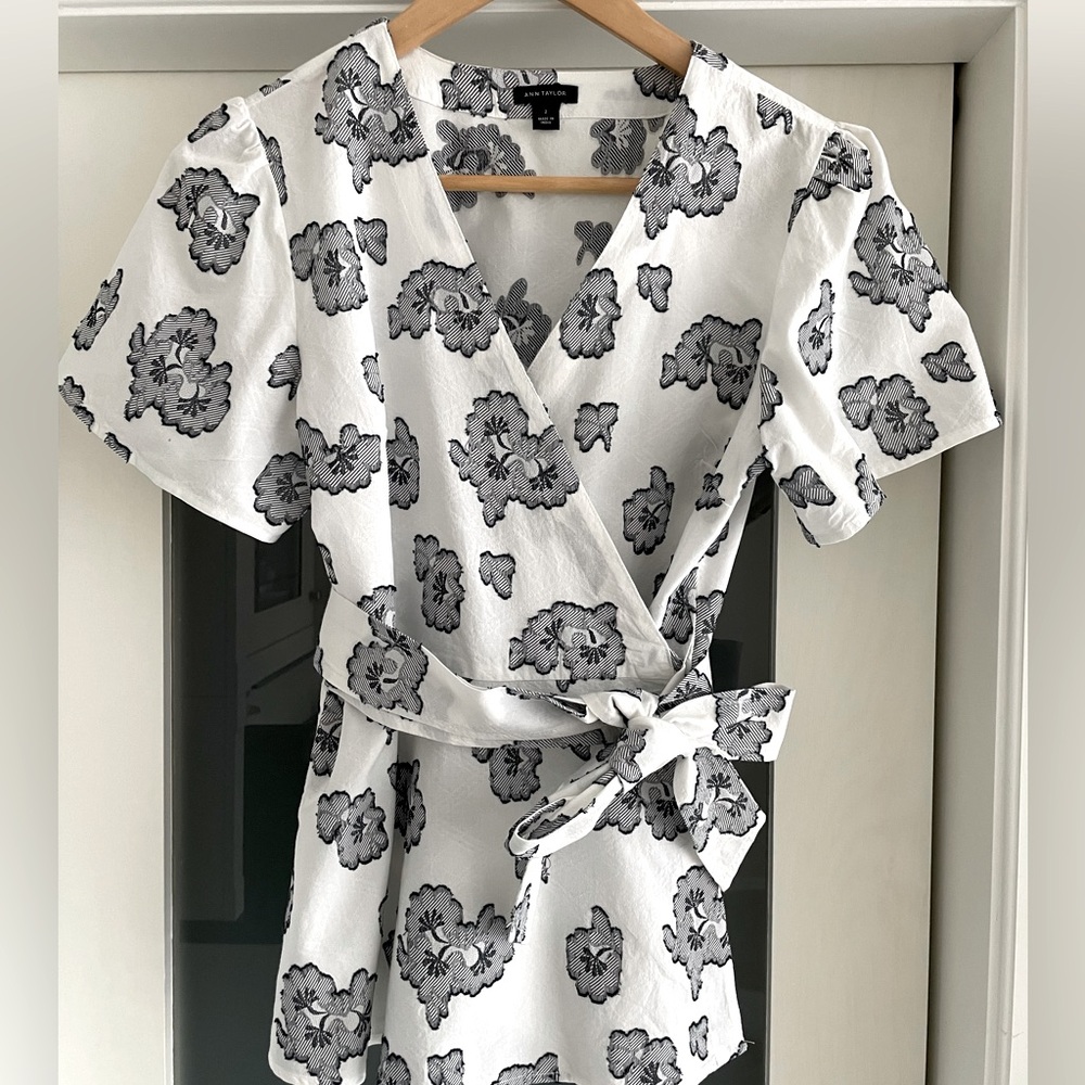 EUC Ann Taylor Floral Wrap Blouse, size 2